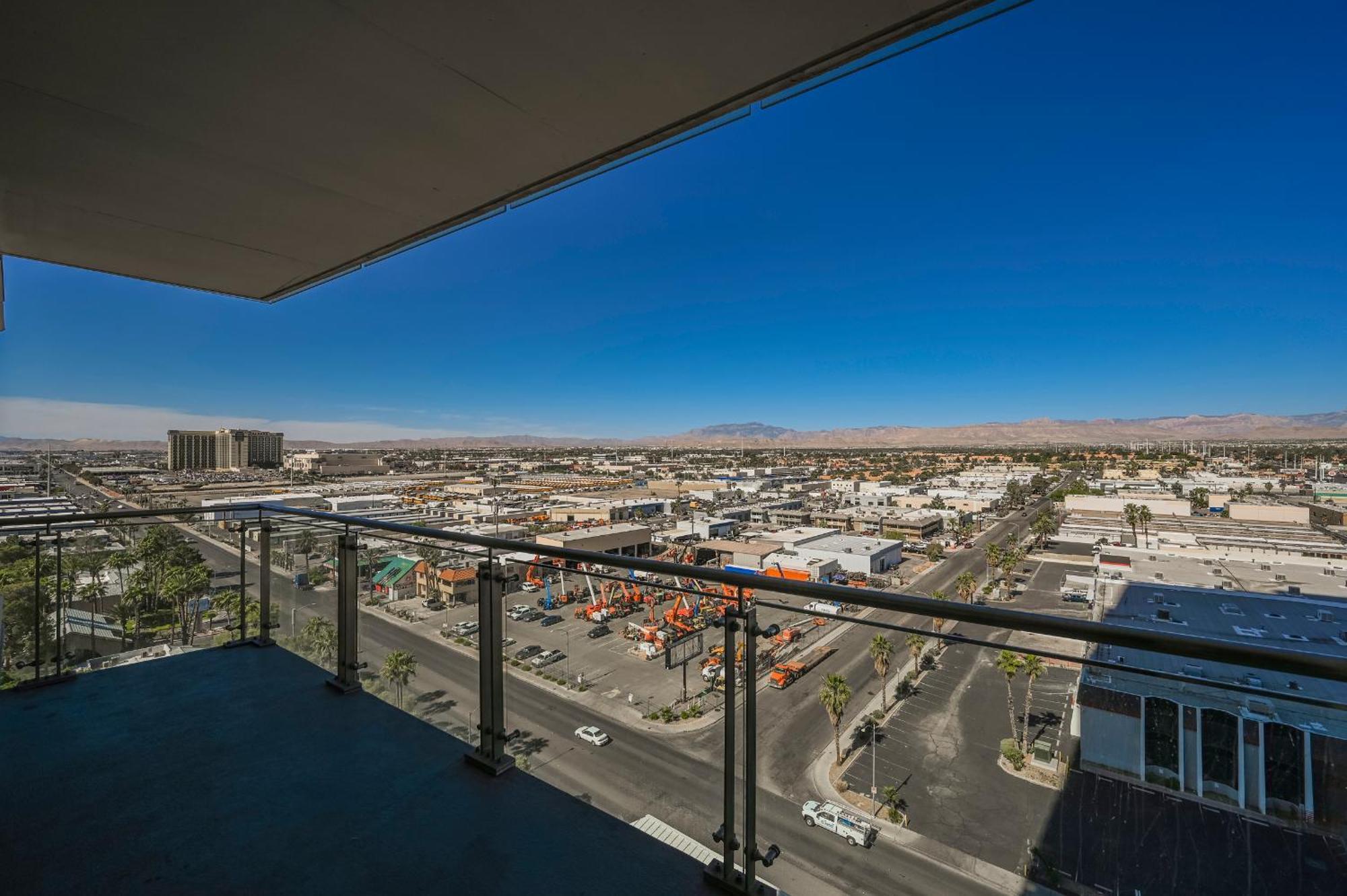 Stripviewsuites At Palms Place